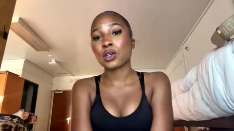 Snapshot of missmarimac chatting on May 5, 2026, 11:02 pm missmarimac online show from May 5, 2026, 11:02 pm
