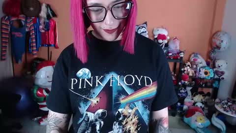 Miss Mia online show from December 1, 2025, 7:41 pm