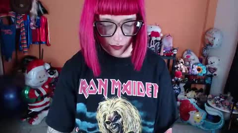 Miss Mia online show from December 3, 2025, 3:10 pm