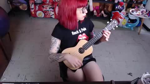 Miss Mia online show from February 11, 2026, 8:03 pm