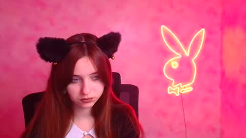 Mia online show from November 16, 2025, 12:44 pm