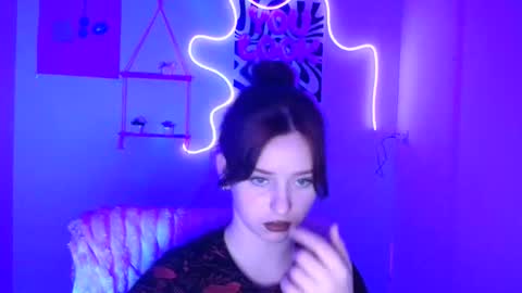 Mia online show from November 26, 2025, 7:04 pm