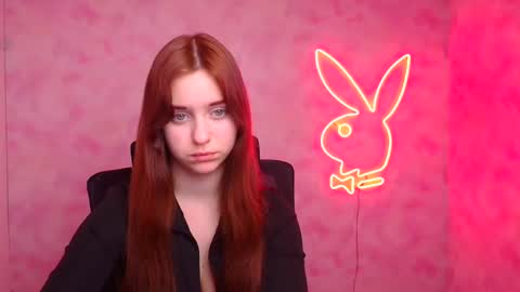 Mia online show from November 30, 2025, 12:31 pm