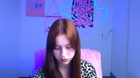 Mia online show from December 5, 2025, 7:21 pm