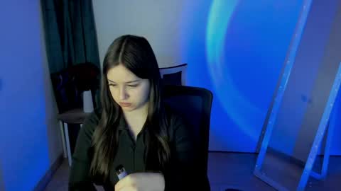 Mia online show from May 11, 2026, 2:45 pm