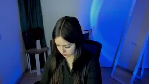Mia online show from May 11, 2026, 4:04 pm