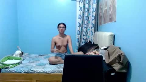 missminervaa online show from April 16, 2026, 8:09 pm