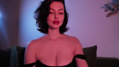   online show from October 19, 2025, 9:43 am