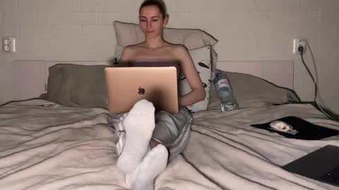 missmiroslava online show from April 4, 2026, 4:15 pm