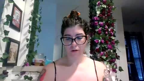 MissMona online show from April 5, 2026, 12:35 pm