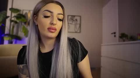 Snapshot of missobsidian chatting on February 2, 2026, 8:51 pm Miss Obsidian online show from February 2, 2026, 8:51 pm