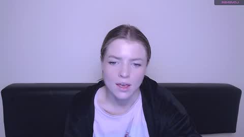 Snapshot of missoliviaa_ chatting on December 16, 2024, 11:22 am Olivia online show from December 16, 2024, 11:22 am