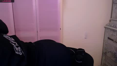 Snapshot of missoliviaa_ chatting on December 21, 2024, 3:20 pm Olivia online show from December 21, 2024, 3:20 pm