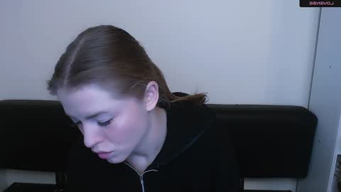 Snapshot of missoliviaa_ chatting on January 3, 2025, 7:49 am Olivia online show from January 3, 2025, 7:49 am