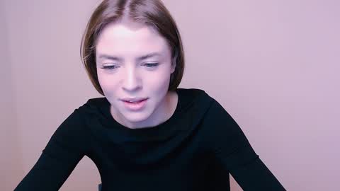 Snapshot of missoliviaa_ chatting on January 4, 2025, 9:32 am Olivia online show from January 4, 2025, 9:32 am