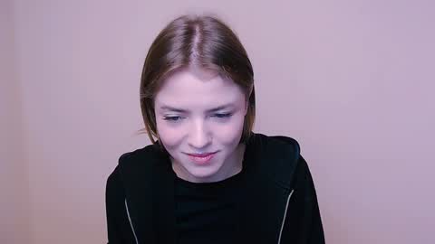 Snapshot of missoliviaa_ chatting on January 4, 2025, 12:38 pm Olivia online show from January 4, 2025, 12:38 pm