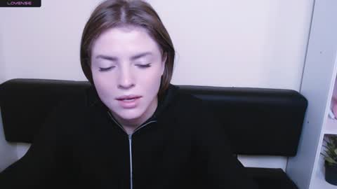 Snapshot of missoliviaa_ chatting on January 8, 2025, 11:10 am Olivia online show from January 8, 2025, 11:10 am