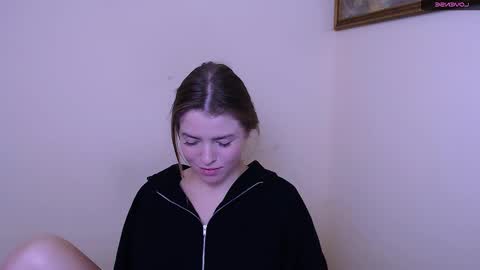 Snapshot of missoliviaa_ chatting on January 18, 2025, 10:39 am Olivia online show from January 18, 2025, 10:39 am