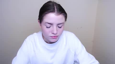 Snapshot of missoliviaa_ chatting on January 23, 2025, 7:32 am Olivia online show from January 23, 2025, 7:32 am