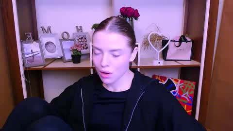 Snapshot of missoliviaa_ chatting on January 26, 2025, 7:53 am Olivia online show from January 26, 2025, 7:53 am