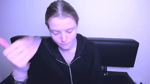 Snapshot of missoliviaa_ chatting on February 4, 2025, 1:38 pm Olivia online show from February 4, 2025, 1:38 pm