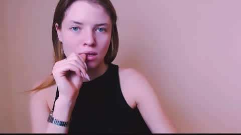 Snapshot of missoliviaa_ chatting on February 7, 2025, 12:28 pm Olivia online show from February 7, 2025, 12:28 pm