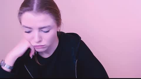 Snapshot of missoliviaa_ chatting on February 10, 2025, 11:25 am Olivia online show from February 10, 2025, 11:25 am