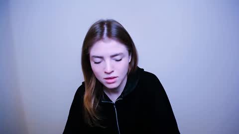 Snapshot of missoliviaa_ chatting on February 11, 2025, 10:15 am Olivia online show from February 11, 2025, 10:15 am