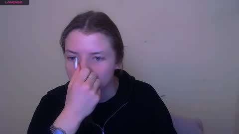 Snapshot of missoliviaa_ chatting on February 28, 2025, 7:58 am Olivia online show from February 28, 2025, 7:58 am