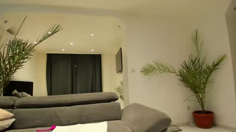 Jennifer  Johnny online show from February 26, 2025, 2:14 pm