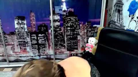 Snapshot of missritabella chatting on October 29, 2025, 2:52 pm Rita online show from October 29, 2025, 2:52 pm