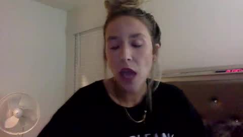 Alyssa online show from May 8, 2026, 1:11 am