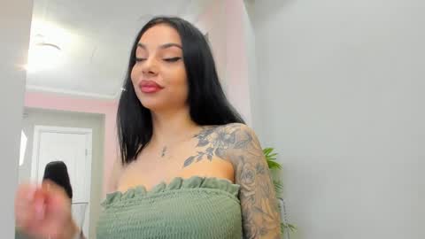 Sienna online show from April 10, 2026, 5:23 am