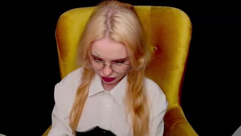 Misss Lola Angel online show from October 5, 2025, 2:37 pm