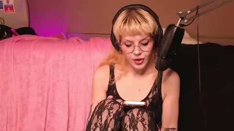 Snapshot of misstaco chatting on December 17, 2025, 6:36 pm Tacodeluxe online show from December 17, 2025, 6:36 pm