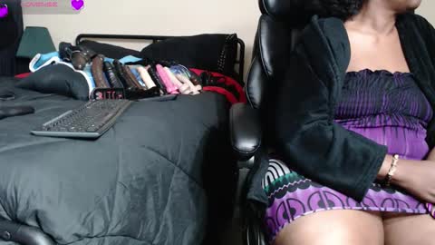 MissTajaa online show from November 6, 2025, 4:02 am