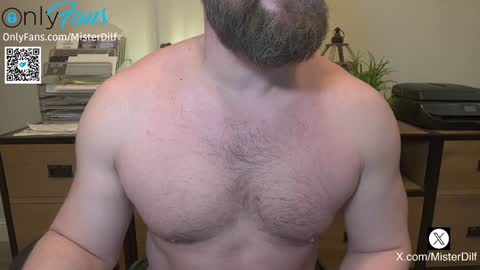 Snapshot of mister_dilf chatting on January 31, 2025, 2:04 am MISTER DILF online show from January 31, 2025, 2:04 am