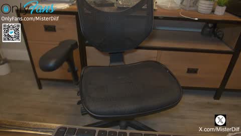 Snapshot of mister_dilf chatting on February 5, 2025, 2:48 pm MISTER DILF online show from February 5, 2025, 2:48 pm