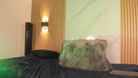 Snapshot of mister_venom chatting on December 16, 2025, 12:15 am venom online show from December 16, 2025, 12:15 am