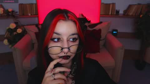 Snapshot of mistress__marcelline chatting on November 14, 2025, 10:47 am Marcelline online show from November 14, 2025, 10:47 am