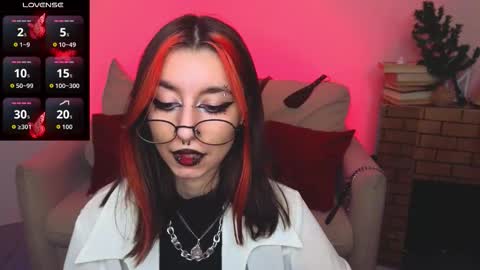 Snapshot of mistress__marcelline chatting on December 19, 2025, 10:00 am Marcelline online show from December 19, 2025, 10:00 am