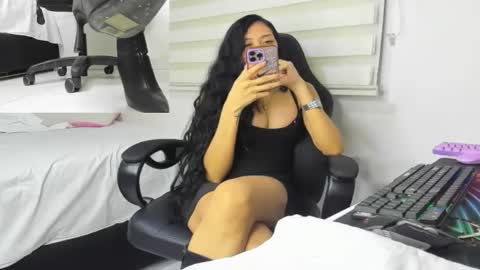 Snapshot of mistress_findom1 chatting on October 4, 2025, 5:27 am mistress_findom1 online show from October 4, 2025, 5:27 am