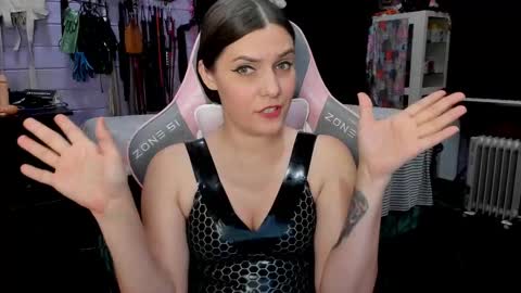 Snapshot of mistress_priest chatting on February 14, 2025, 7:02 pm Dirty Priest and Ivi online show from February 14, 2025, 7:02 pm