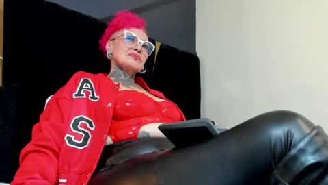 Snapshot of mistress_sandy chatting on June 14, 2026, 8:11 pm Sandy Mistress online show from June 14, 2026, 8:11 pm
