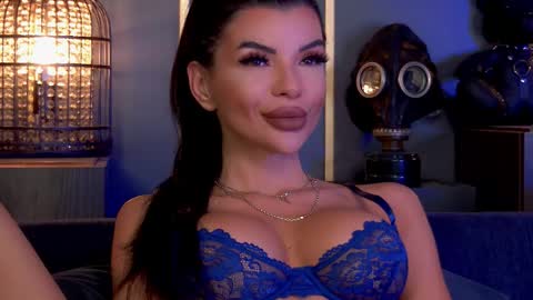 Elenia online show from October 6, 2025, 1:08 pm