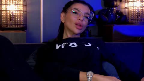 Elenia online show from October 16, 2025, 11:44 am