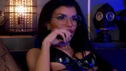 Elenia online show from October 18, 2025, 1:12 pm
