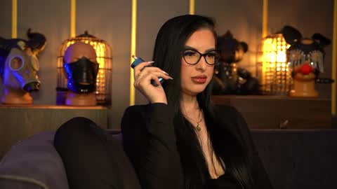Snapshot of mistresskellykent chatting on April 29, 2026, 9:43 pm Mistress Kelly online show from April 29, 2026, 9:43 pm