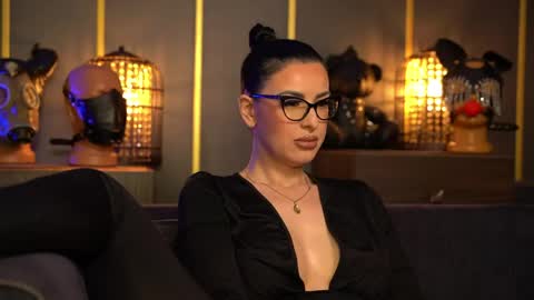 Snapshot of mistresskellykent chatting on May 8, 2026, 9:20 pm Mistress Kelly online show from May 8, 2026, 9:20 pm