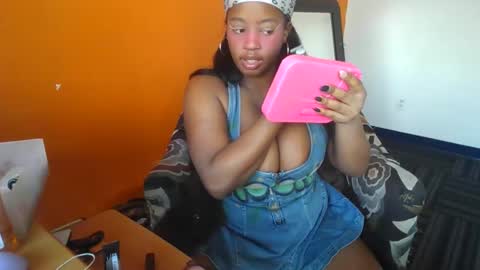 Snapshot of mistressmochareign chatting on March 1, 2026, 3:36 pm mistressmochareign online show from March 1, 2026, 3:36 pm